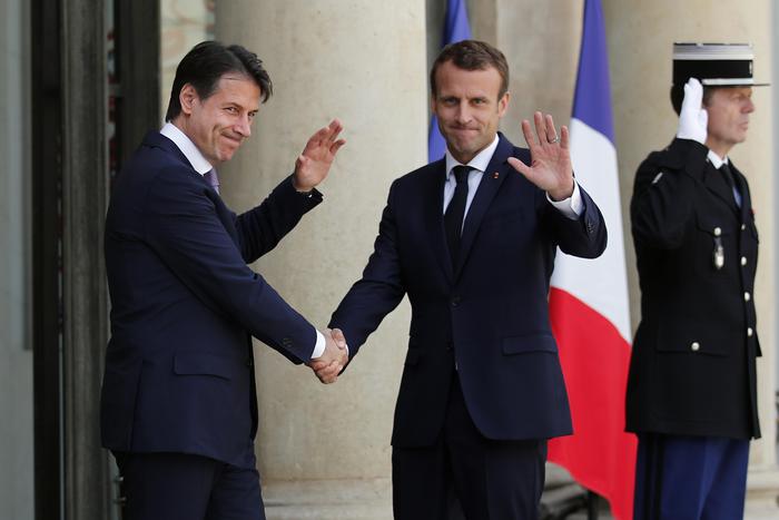 Emmanuel Macron con il premier Italiano Giuseppe Conte all'Eliseo