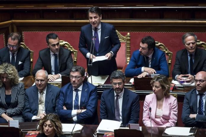 Il presidente del Consiglio Giuseppe Conte al Senato per la fiducia