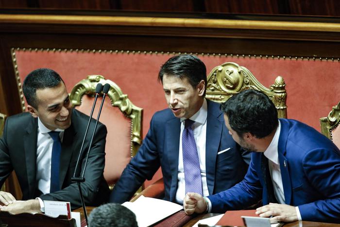 Il presidente del Consiglio Giuseppe Conte al Senato insieme ai due vicepremier Di Maio e Salvini