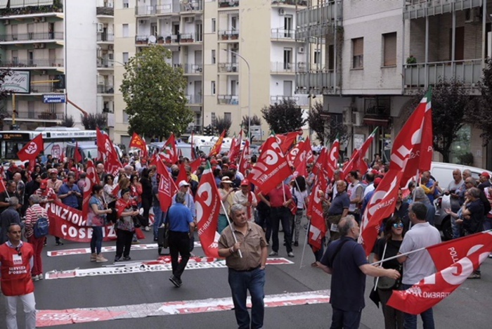 Manifestazione Cgil a Cosenza