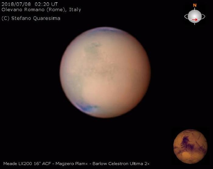 La tempesta di sabbia su Marte non riesce a cancellare la Syrtis Major. In basso a destra la proiezione dei dettagli ricoperti dalla sabbia