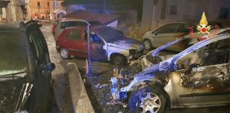 Sei autovetture incendiate