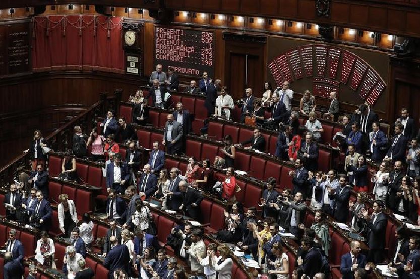 Camera decreto dignità
