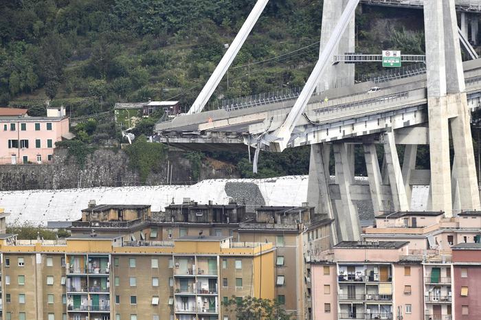 Il ponte crollato a Genova