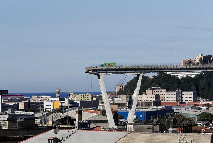 Ponte crollato a Genova