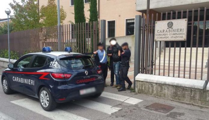 Cavallo di ritorno dopo il furto di un'auto a Cosenza, arrestati Arresto carabinieri