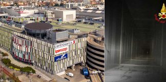Il centro commerciale teatro della tragedia. A destra il canale di areazione dov'è precipitato Andrea Barone