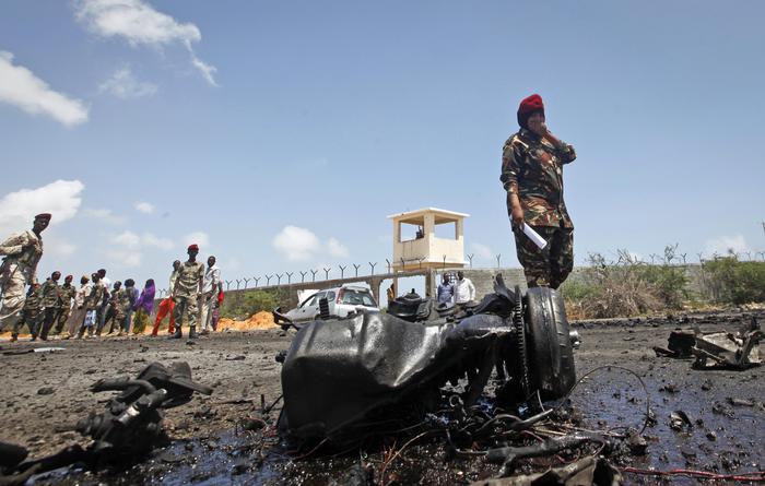Autobomba contro convoglio italiano in Somalia, uccisi 4 bambini