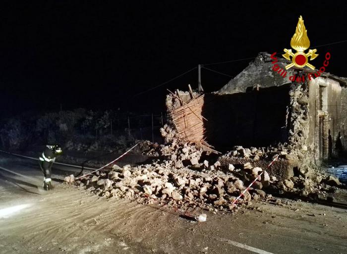 Terremoti: scossa 4,8 nel Catanese, crolli e gente in strada