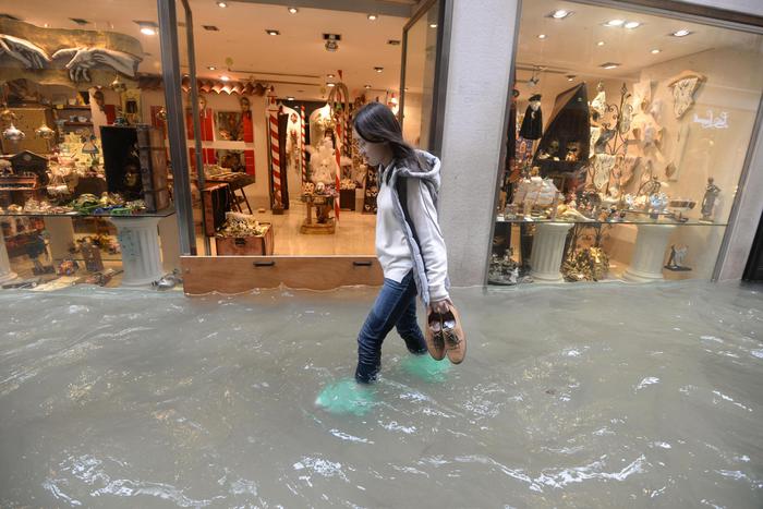 maltempo, danni, allagamenti, alberi caduti su auto