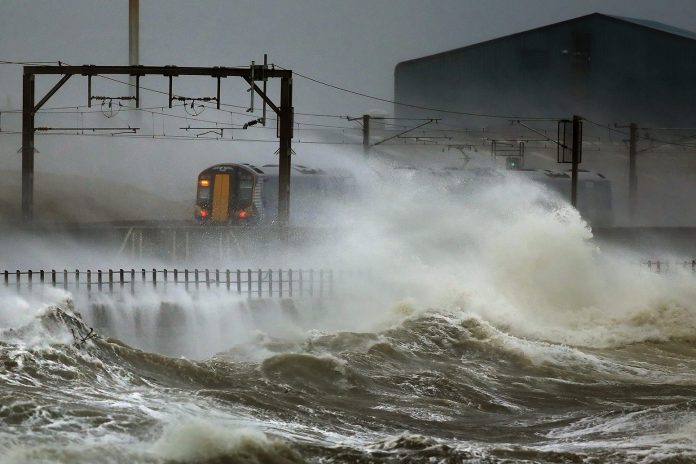 Maltempo, mareggiate e temporali Maltempo, mareggiate e temporali