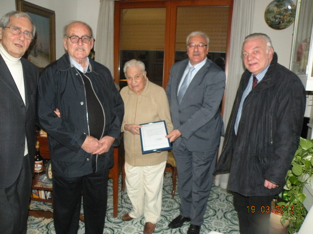 Enrico Mascilli Migliorini nella sua casa di Napoli con alcuni giornalisti della sede calabrese. Il secondo a sinistra Emanuele Giacoia