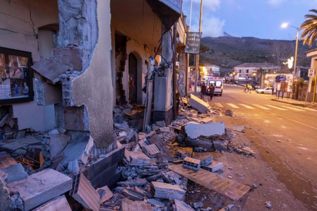 crolli terremoto Etna