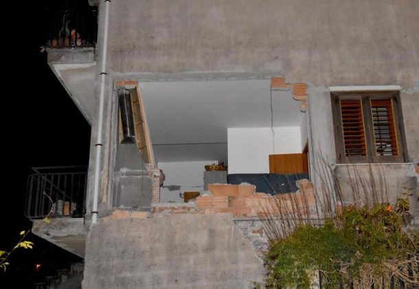 crolli terremoto Etna
