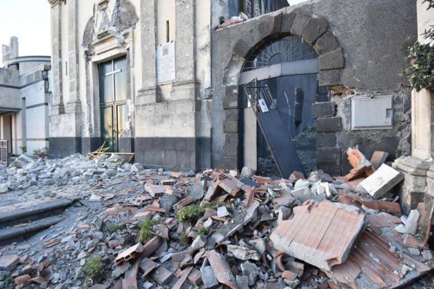crolli terremoto Etna