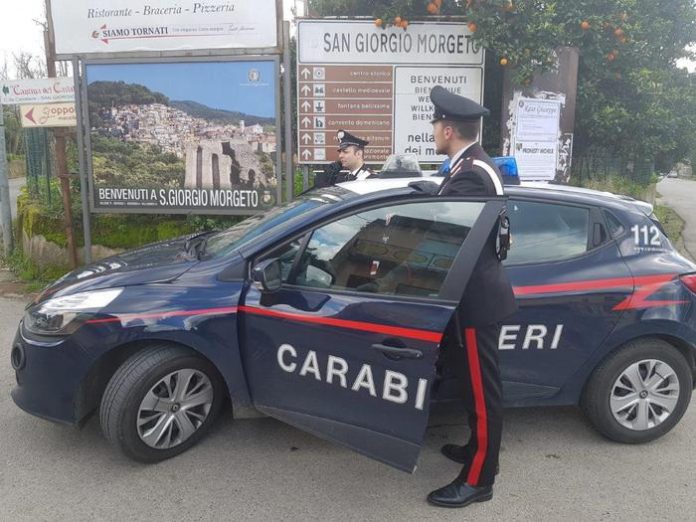 Cinque arresti dei carabinieri per estorsione Cinque arresti dei carabinieri per estorsione