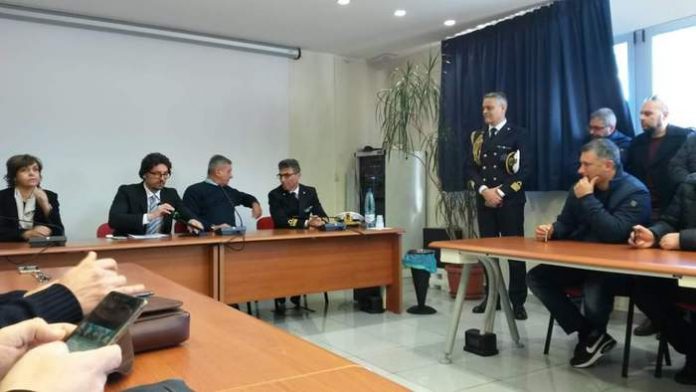 Porti: Gioia Tauro, il ministro Toninelli incontra lavoratori e sindacati Il ministro Danilo Toninelli incontra lavoratori e sindacati al porto di Gioia Tauro.