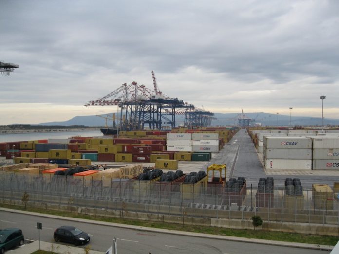 Porti: vedute dello scalo di Gioia Tauro