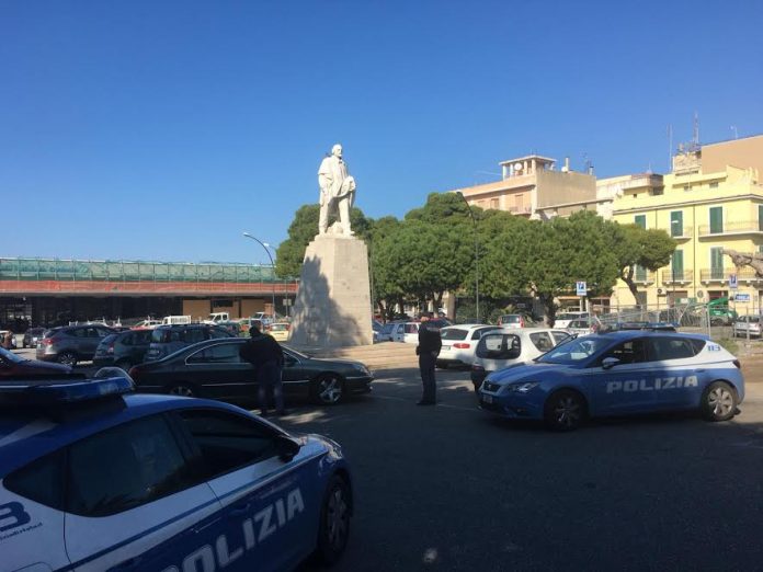 Polizia reggio piazza Garibaldi Polizia reggio piazza Garibaldi