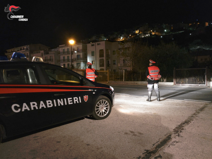 carabinieri Fiumefreddo Paola Con droga in auto forzano l'Alt dei CC e scatta un inseguimento. Arrestati