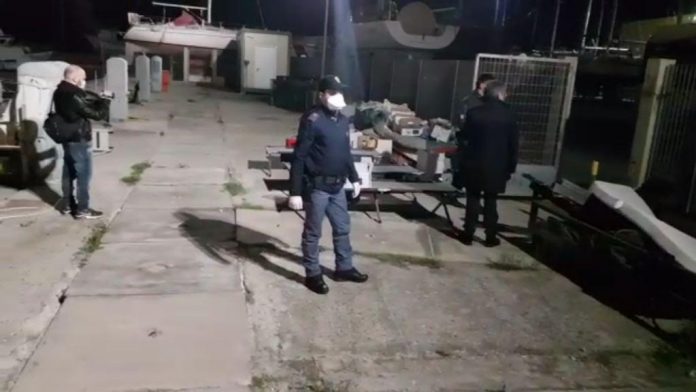 polizia migranti reggio