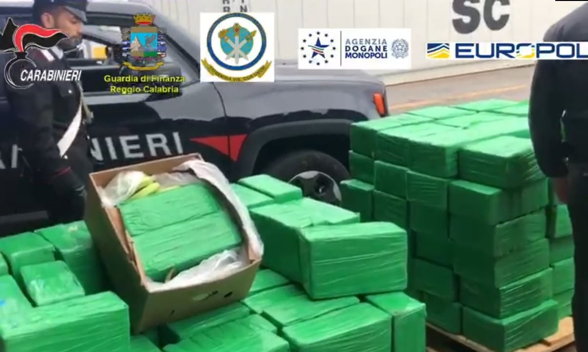 Maxi sequestro di Cocaina nel porto di Gioia Tauro: 1.200 kg tra le banane