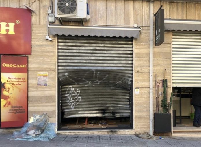 Furto con spaccata a Cosenza,svaligiata tabaccheria