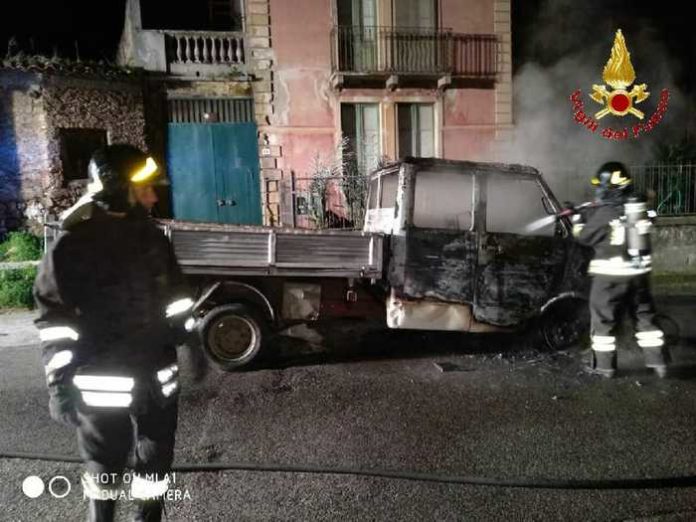 Incendio furgone