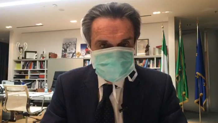 Attilio Fontana lo ha detto in un video su fb. Una sua componente dello staff ha contratto l'infezione. Starà in auto isolamento per due settimane 