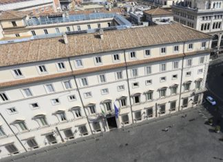 Caro carburante, il governo vara il Decreto Aiuti da 175 milioni per Tir e Agricoltori