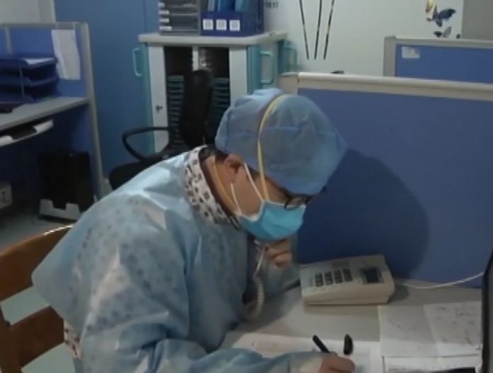 medico coronavirus laboratorio