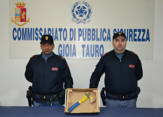 accetta polizia gioia