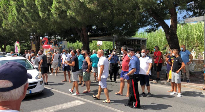 Migranti: protesta in Calabria per arrivo positivi al Covid
