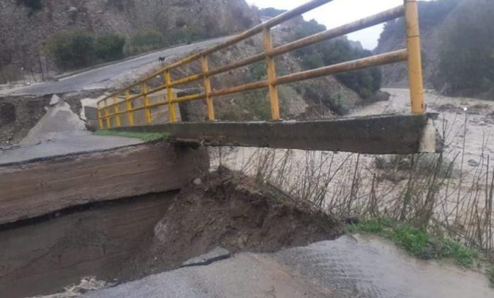Ponte crollato melissa