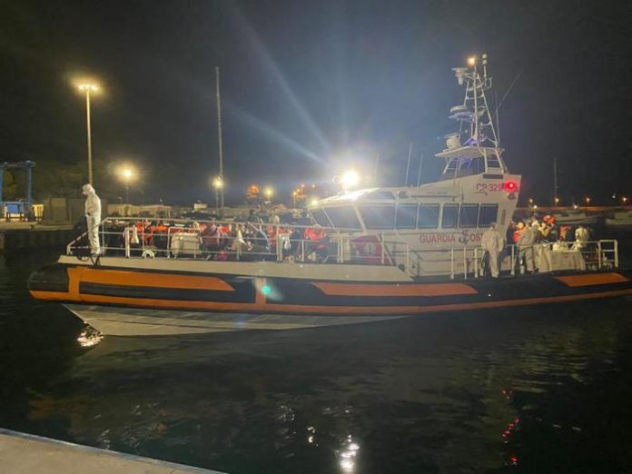 migranti guardia costiera