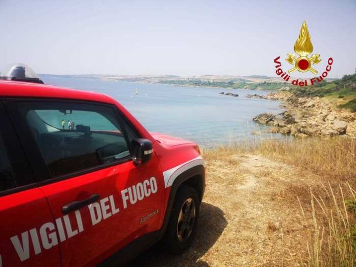 vigili del fuoco disperso mare