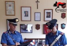 Minaccia con una balestra il proprietario di un terreno, denunciato