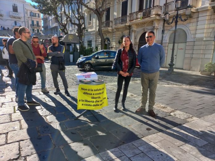 sit-in reggio contro green pass