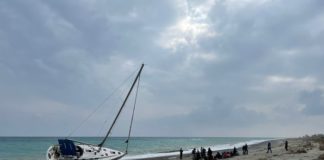 Sbarchi senza soste, altri cento migranti su coste Locride
