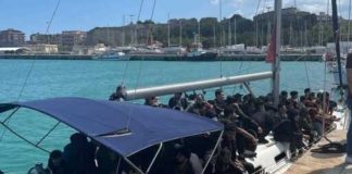 Migranti, due sbarchi a Crotone con 181 persone