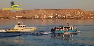 Intercettati 102 migranti a Crotone