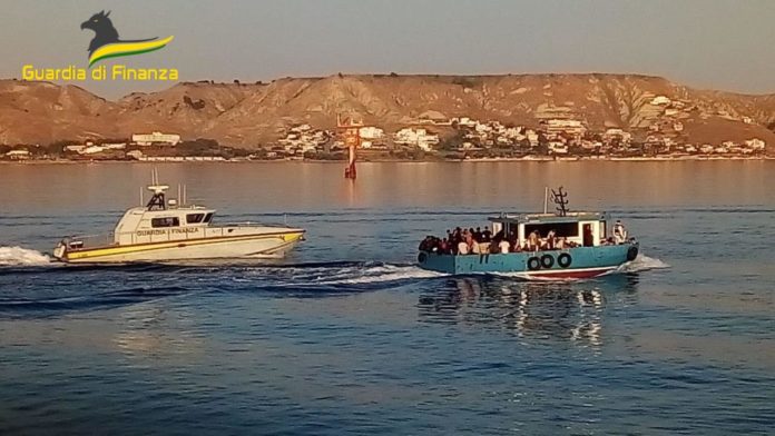 Migranti Gdf Crotone