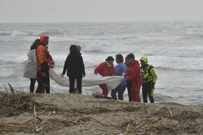 Migranti morti: 33 vittime, ci sono superstiti su spiaggia