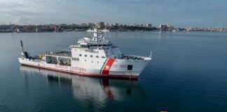 584 migranti sbarcano dalla nave Dattilo al porto di Reggio Calabria