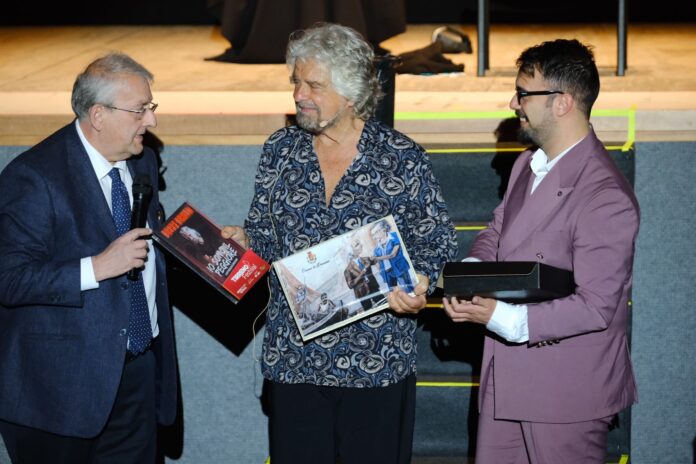 Beppe Grillo a Diamante_premio