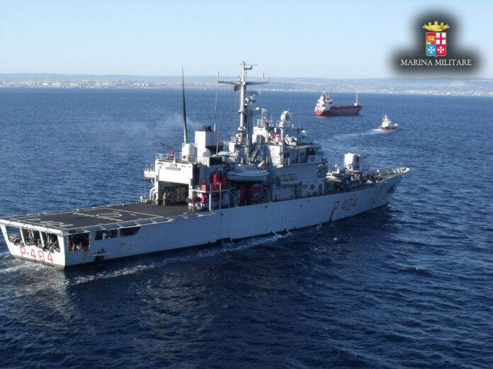 Nave Vega Martina militare migranti