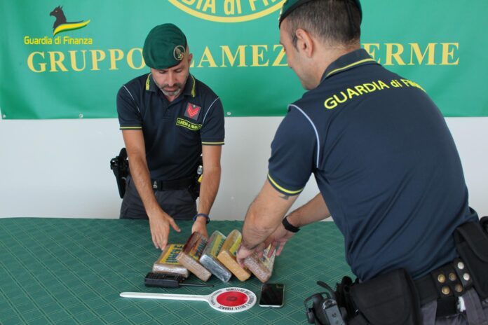 finanza lamezia sequestro cocaina