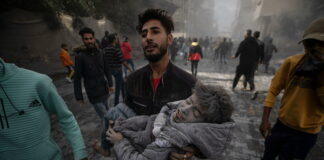 Nuova strage israeliana a Gaza, fuoco sui civili in fila per il pane: decine di vittime