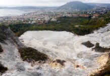 Tremano i Campi Flegrei, lo sciame sismico fa paura