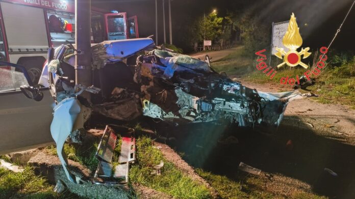 auto contro un palo_palmi